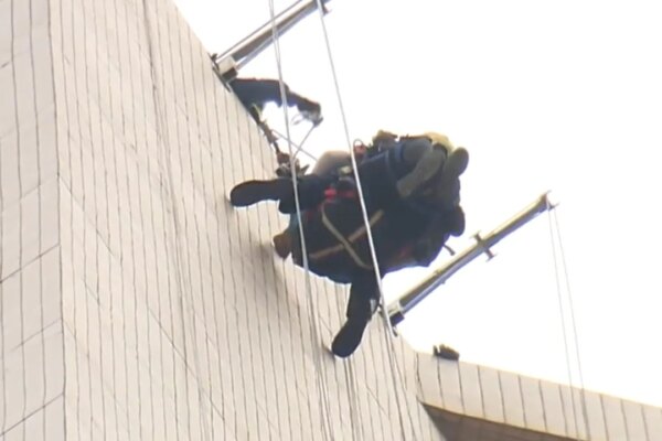 High drama in Hong Kong as tilting gondola traps 2 workers on luxury tower
