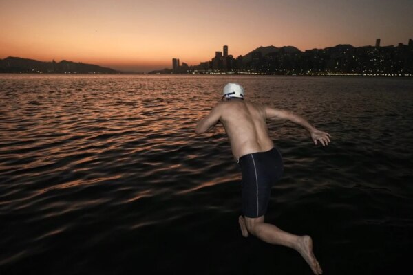 Temperature in Hong Kong hits 10.9 degrees Celsius, lowest so far this winter