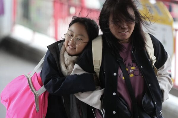 Hongkongers shiver as winter monsoon drives temperatures down to 5.9 degrees