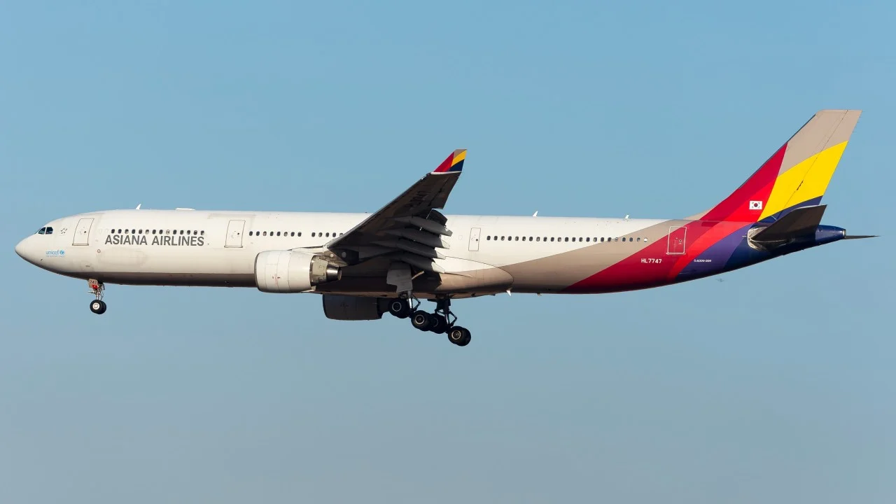 Passenger injured in fire sparked by power bank on Incheon-Hong Kong flight