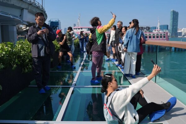 Glass observatory deck along Hong Kong Island promenade draws tens of thousands