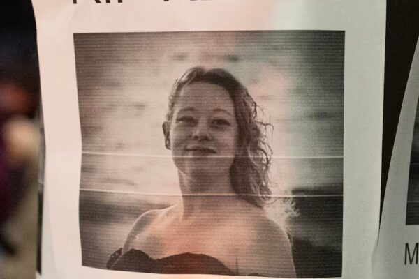 MINNEAPOLIS, MINNESOTA - JANUARY 07: A notice reading "RIP Renee, murdered by ICE" is seen next to a memorial for Renee Nicole Good on January 07, 2026 in Minneapolis, Minnesota. According to federal officials, an ICE agent shot and killed Good during a confrontation earlier today in south Minneapolis. (Photo by Scott Olson/Getty Images)