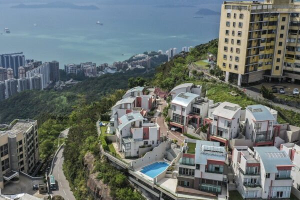 Mainland Chinese buyers pour US$2 billion into Hong Kong super-luxury homes