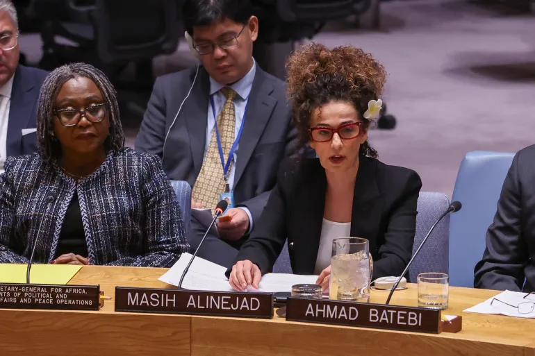 epa12652192 Iranian-American journalist and writer Masih Alinejad (C) speaks during an emergency Security Council session discussing deadly Iran protests at United Nations headquarters in New York, New York, USA, 15 January 2026. EPA/SARAH YENESEL