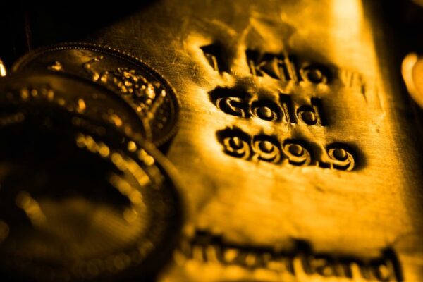Venezuela Shock Boosts Gold: XAU/USD Forecast Points to $4,450 Breakthrough