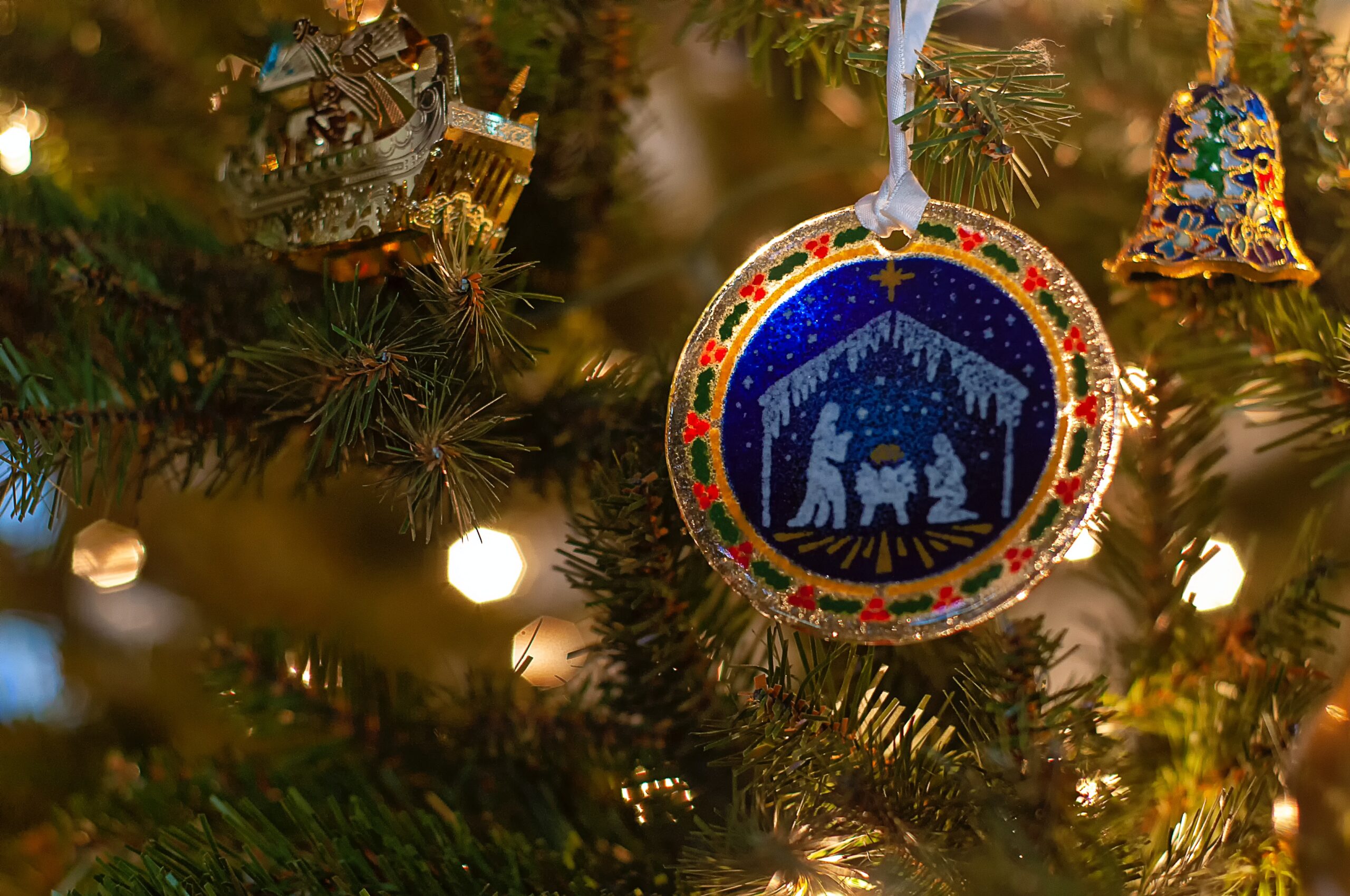 christmas, sammy tippit, unsplash