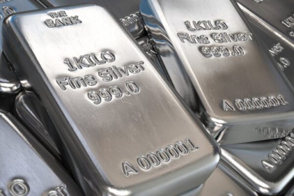 Silver Surges to New Records as Supply Tightens and Momentum Accelerates