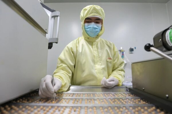 Mainland China’s investors pour into Hong Kong-listed drug stocks, riding licensing wave