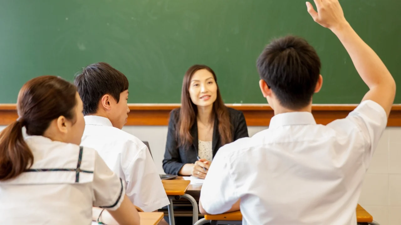 Hong Kong teachers to be given 1 year to obtain practising certificates