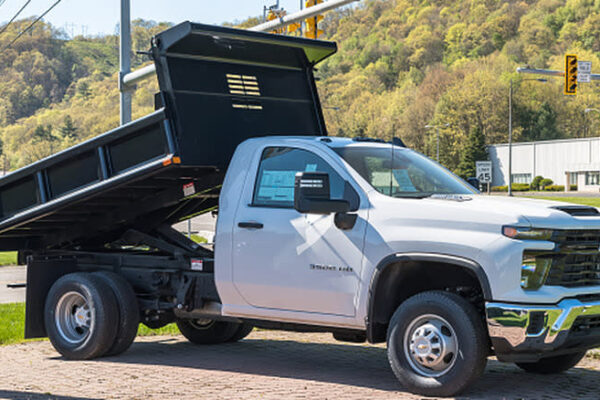 Front 3/4 view of Chevrolet Silverado 3500 HD chassis-cab dump truck