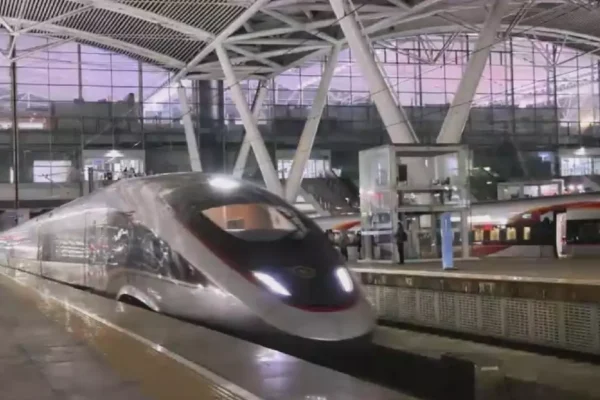 China's Greater Bay Area launches first nighttime train service for 2026 Spring Festival travel rush