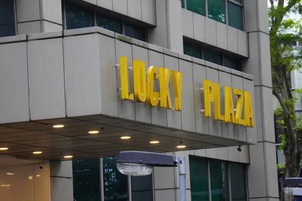 A viral video showed a man repeatedly attacking a woman in Lucky Plaza. (Photo: Getty)