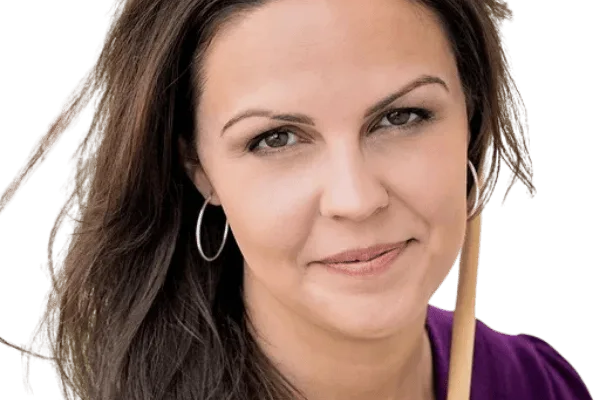 Holly Jennings's headshot