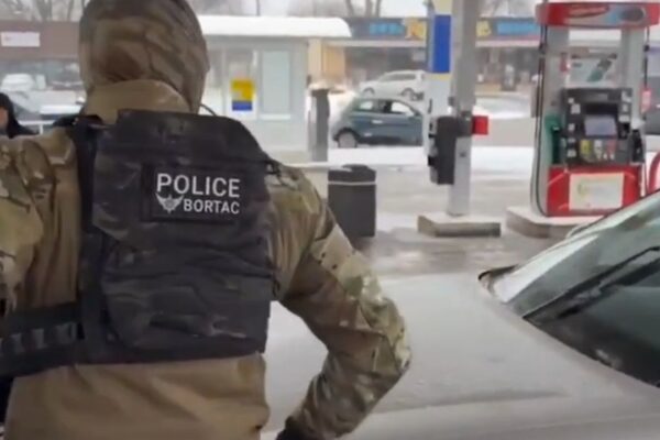 Gas station refuses service to ICE agents in the US.