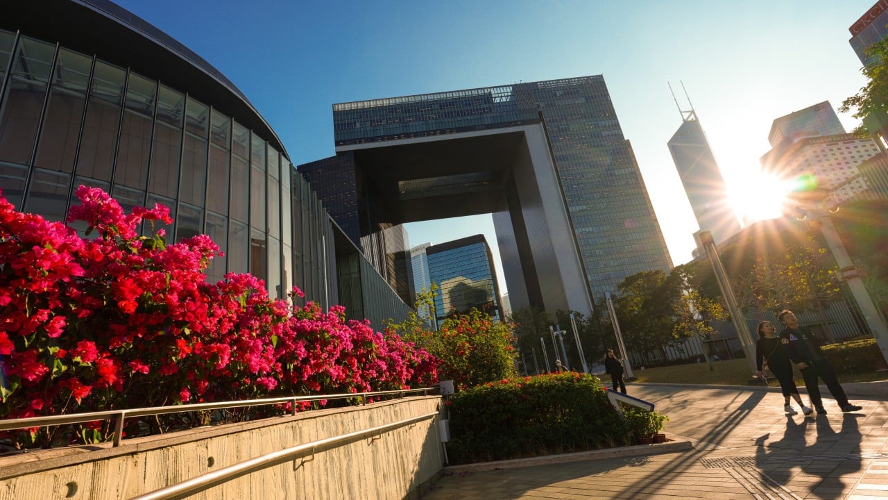 Hong Kong to recruit 2 civil service directors with ‘political acumen’