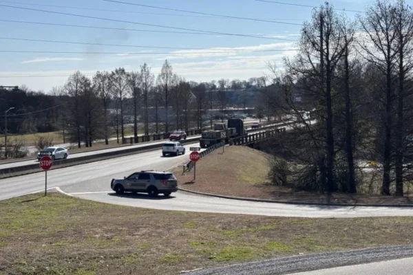US-43/US-72/Mitchell Boulevard, viewed from South Pine Street. During construction, US-43 southbound/US-72 westbound traffic will continue to cross the Mitchell Boulevard bridge, while northbound traffic will use a detour. (Courtesy: ALDOT) <br>