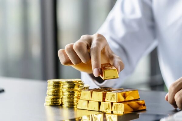 Investment gold retailers move into vacant Hong Kong high-street shops on metal’s rise