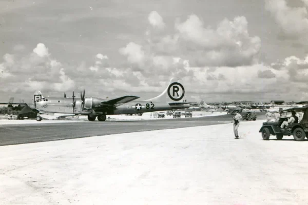 The 'Enola Gay' seen on Tinian after dropping an atomic bomb on Hiroshima, August 1945<span class="copyright">akg-images/picture alliance</span>