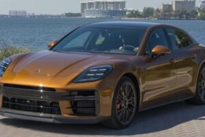 2025 Porsche Panamera Turbo S E-Hybrid