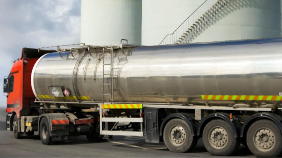 FTSE 100 Live: Shares jump as oil prices fall as Iran allows some Hormuz shipping