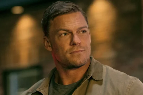Alan Ritchson in a press photo as Jack Reacher.