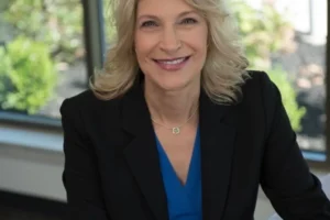 A headshot of author and careers expert Tracy Brower.