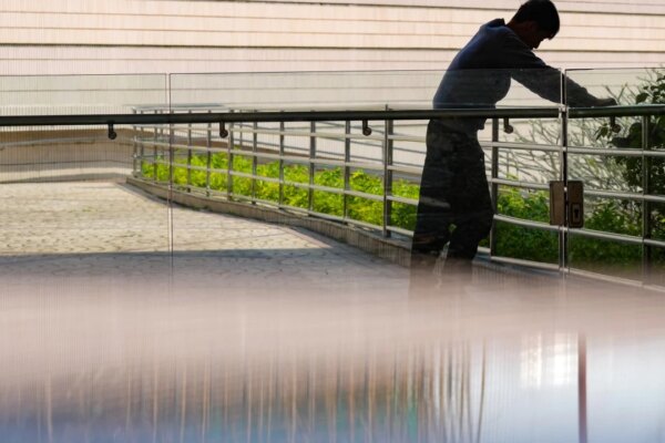 Warning over screen time and chatbots as number of depressed hits record high