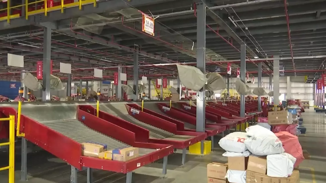 China's logistics sector dips in February due to holiday season