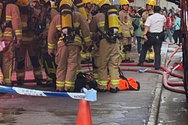 Firefighters arrive at Yen Dack Building on Chun Yeung Street in North Point. Photo: Facebook/Kent Luk