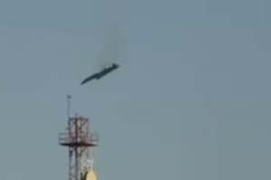 A screengrab of a video that show the US F-15 fighter jet descending in Kuwait. (X/@rawsalerts)