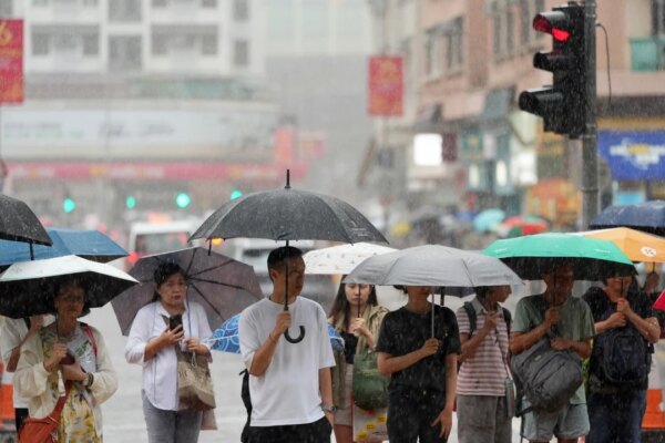Thundery showers in Hong Kong expected in several hours