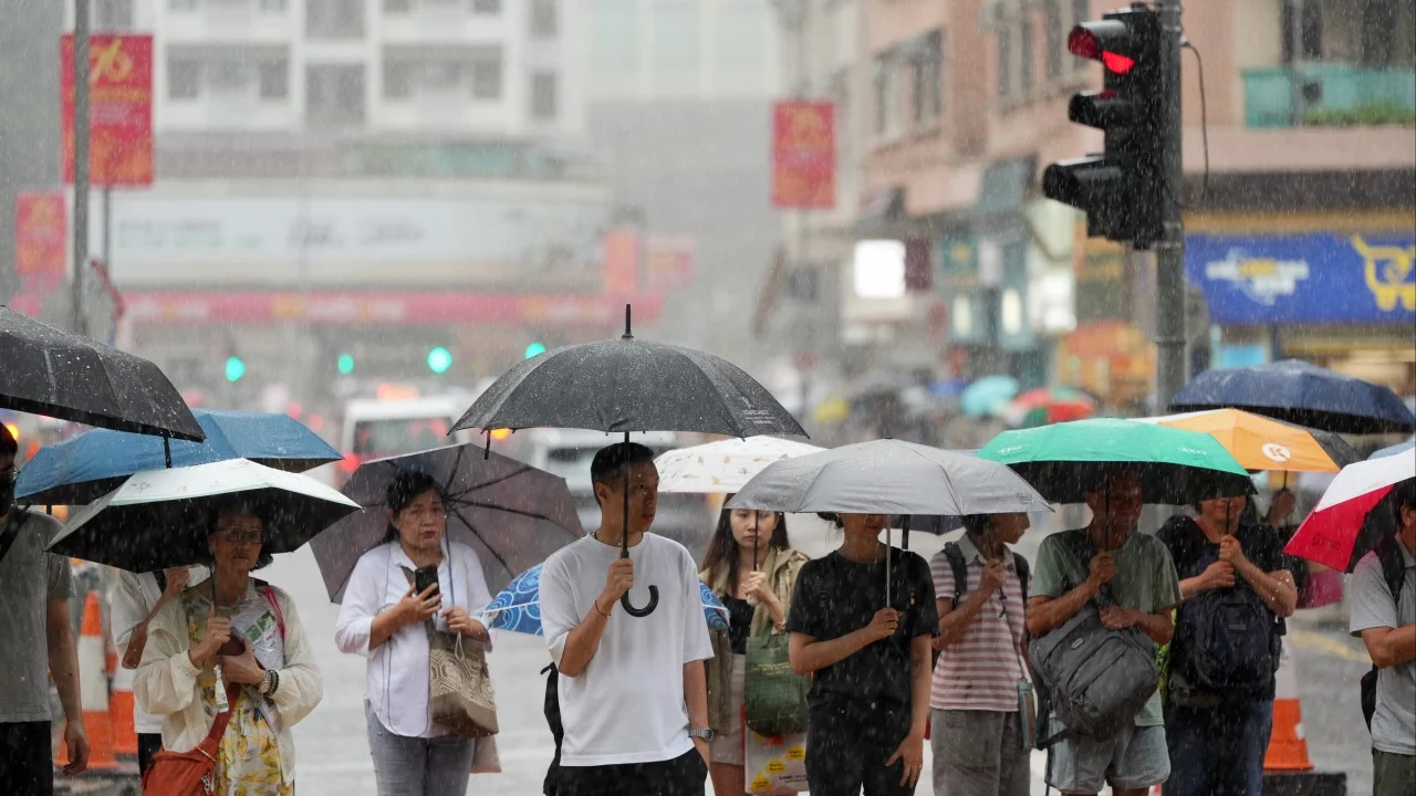 Thundery showers in Hong Kong expected in several hours