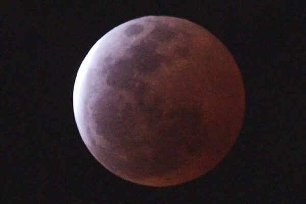 The forecaster says the total lunar eclipse will start at 7.04pm. Photo: Dickson Lee