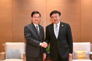 John Lee (left) meets Hainan party secretary Feng Fei on Wednesday. Photo: Handout