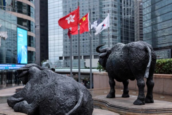 Hong Kong stocks extend rebound as proposed release from oil reserve soothes fears