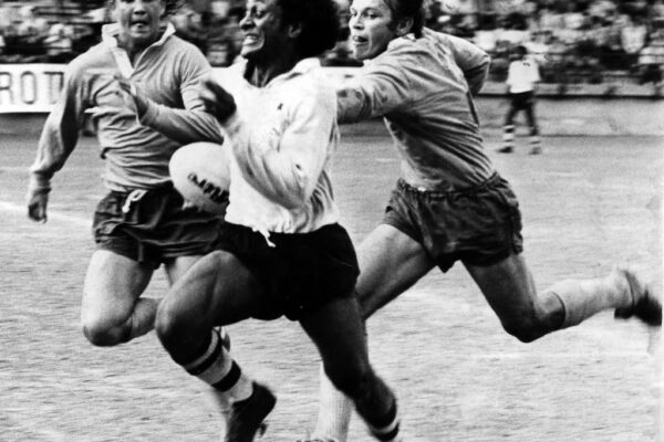 Fijian winger Seremaia Tui Cavuilati shows the dash that made his team such a big hit in the Rothmans/Cathay Pacific sevens at Hongkong Football Club on March 28, 1976. Photo: SCMP