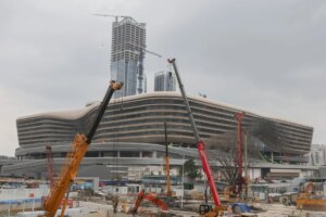 Lawmakers concerned over lack of parking at Huanggang border checkpoint