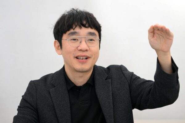 Shin Jin-woo, the ICT endowed chair professor at the Kim Jaechul Graduate School of AI at the Korea Advanced Institute of Science and Technology, speaks during a recent interview with The Korea Herald in Seoul. (Lee Sang-sub/The Korea Herald)