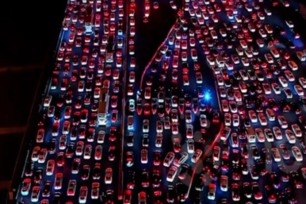 Trạm thu phí lớn nhất Trung Quốc 'vỡ trận' dịp Tết