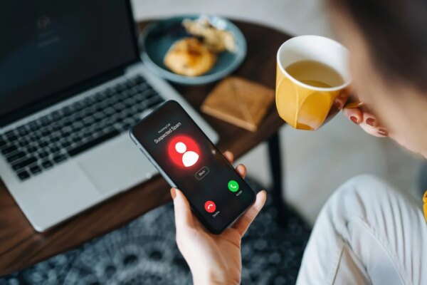 Hong Kong woman loses HK$4.9 million to bogus online ‘investment experts’