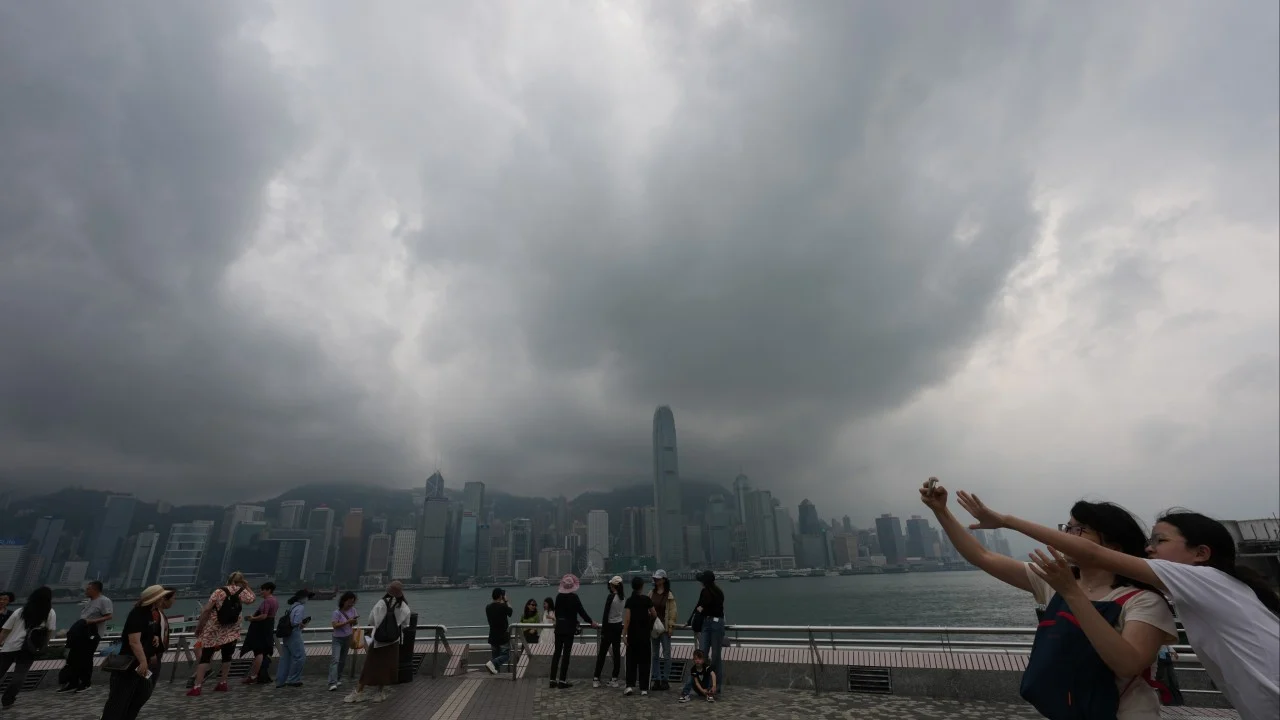 Amber rainstorm warning in Hong Kong, with thunderstorms expected over weekend