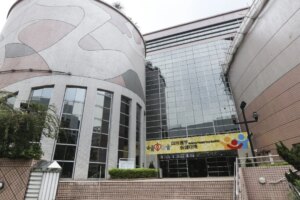 Medical intern suspended after complaint over patient data in social media post