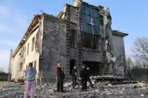 Three killed in Russian, Ukrainian strikes