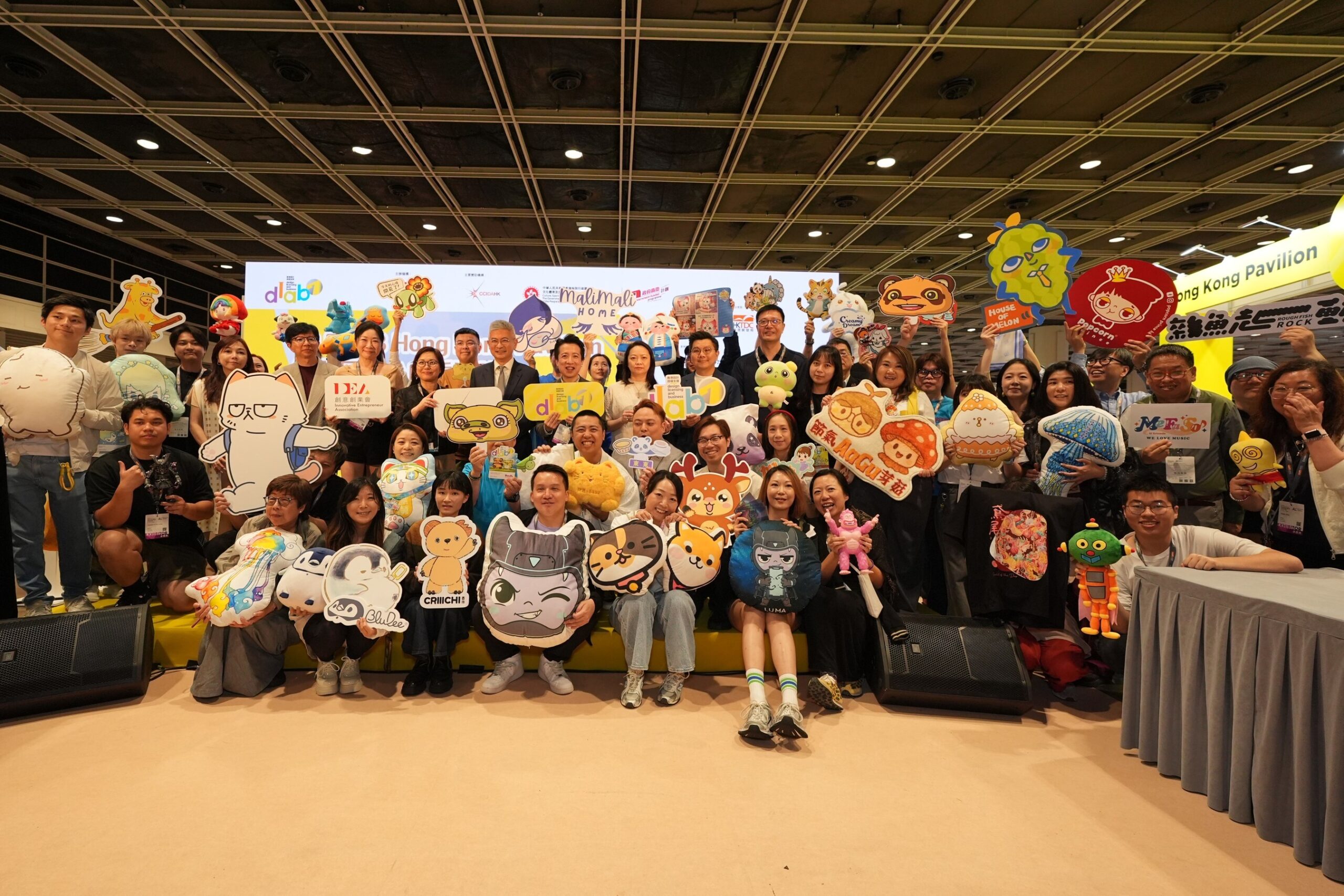 Group photo of the 39 local design companies selected for the 7th DLAB together with the officiating guests