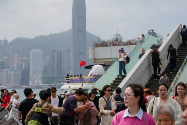 Cheap tours blamed for coerced shopping in Hong Kong: tourism experts