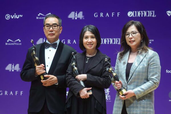 Patrick Leung and producers Amy Chin and Bonnie Wong with the best film award for “Ciao UFO”. Photo: Edmond So
