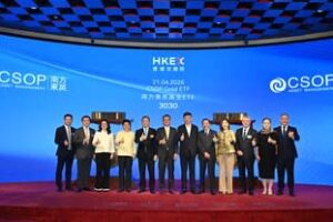 (From left to right) Ted Cheung, Senior Director for the Exchange Fund Investment Office of HKMA; Albert Goh, Deputy CEO for the Exchange Fund Investment Office of HKMA; Maggie Ng, CEO of HSBC Hong Kong; Dr. Kelvin Wong, Chairman of SFC; Paul Chan, Financial Secretary of HKSAR; Zhou Yi, CEO of Huatai Securities and Chairman of CSAM and CSOP; Carlson Tong, Chairman of HKEX; Bonnie Chan, CEO of HKEX; Patrick George, Global Head of Markets and Securities Services of HSBC; Alexandra Yeong, Senior Director & Interim Head of Investment Products of SFC; Robert Lee, Member of the Legislative Council of the HKSAR