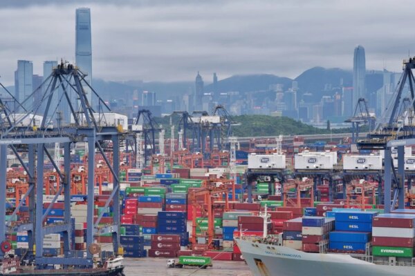 Hong Kong exporter confidence records steepest drop in 2 years