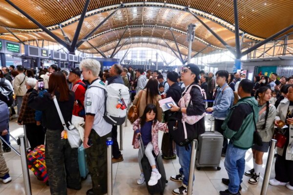 Queues stretch past an hour as holiday traffic jams hit mega bridge