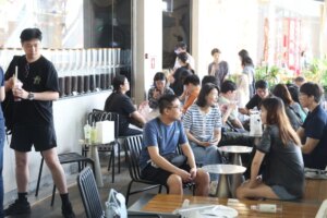 Thousands of Hongkongers brave heavy rain for Shenzhen trip on day 2 of Easter